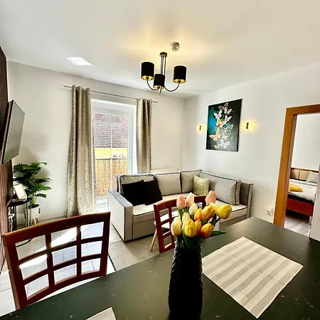 Aura Centrum 皮耶什佳尼